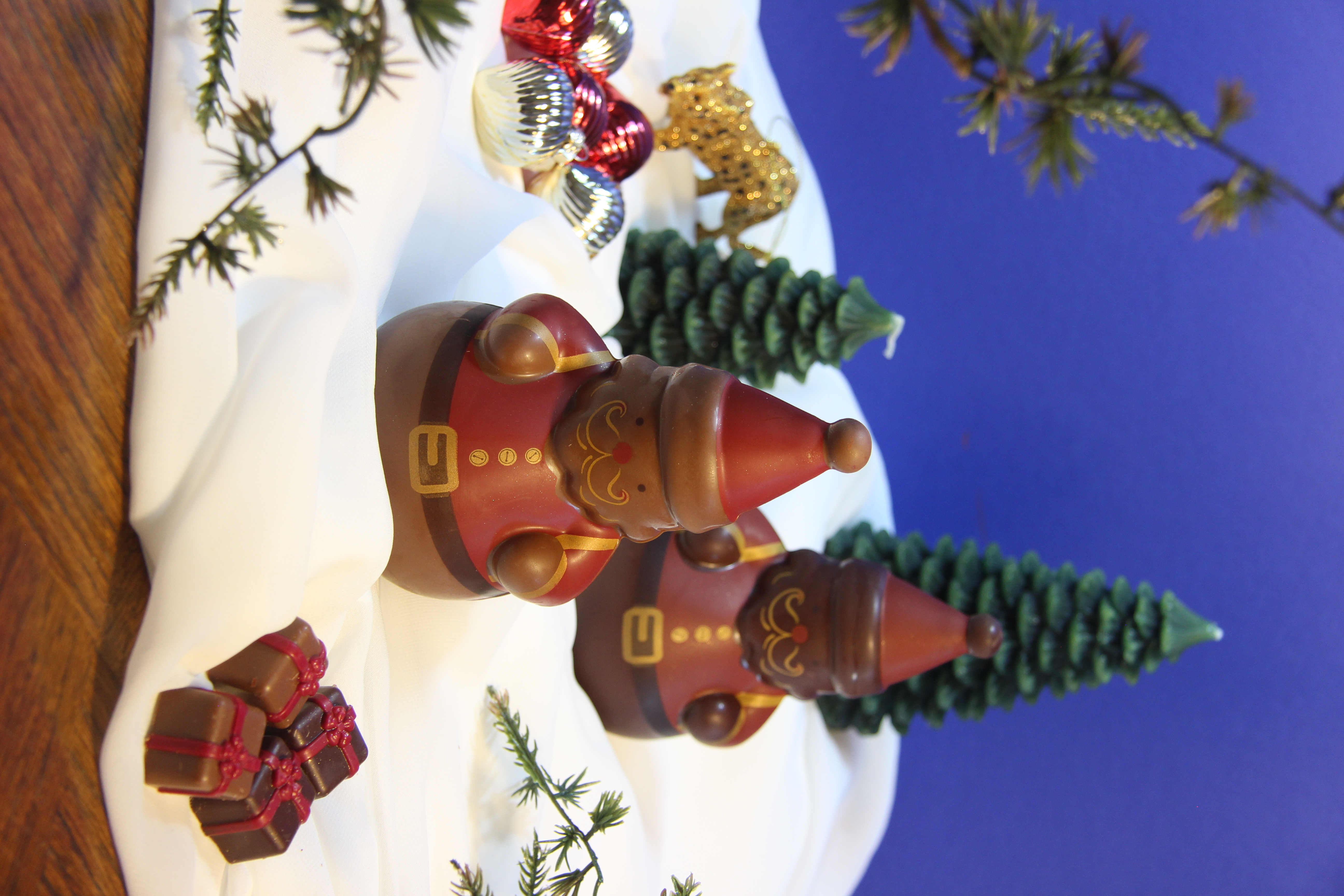 Père Noël rouge et or